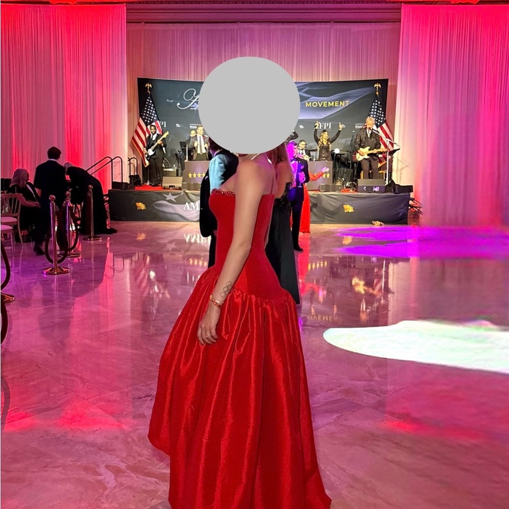 Chic Strapless Scarlet Gown - Picture 4 of 6